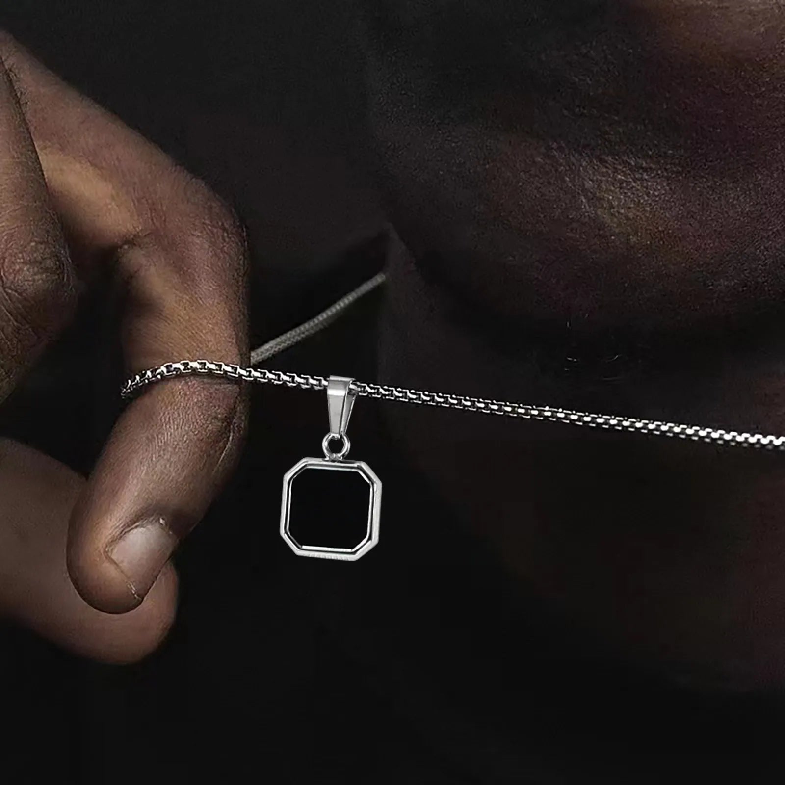Colares casuais de esmalte preto para homens, colar com pingente quadrado de aço inoxidável à prova d'água, colar masculino simples da moda, presente de joia